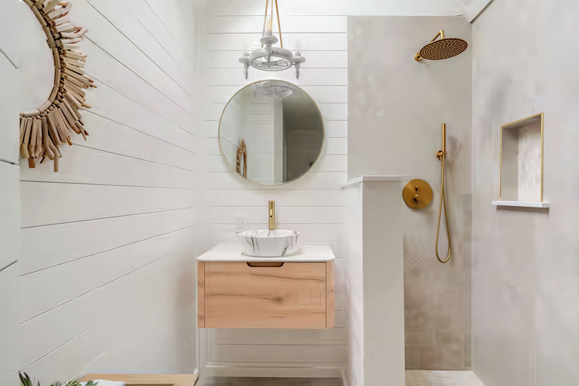 Een douche, handdoeken, toiletpapier