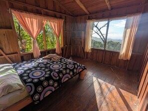 1 bedroom, desk, free WiFi, bed sheets