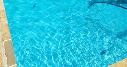 Beach house in Ubatuba for family. Tenorio / Red Center