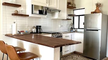 Fridge, microwave, oven, coffee/tea maker
