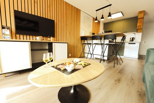 Évasion Alpine, à côté des bains