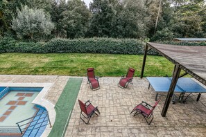 Una piscina cubierta