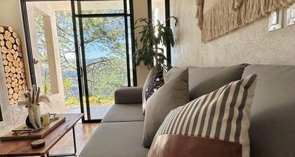 Estancia a la orilla del acantilado... Ideal para parejas!
Casa Madera 1A