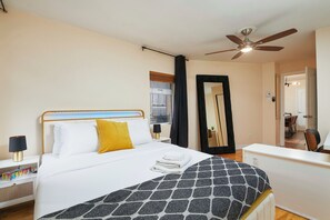 3 Schlafzimmer, Schreibtisch, Bügeleisen/Bügelbrett, Reisekinderbett