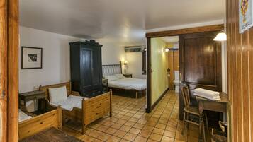 1 bedroom, free WiFi, bed sheets