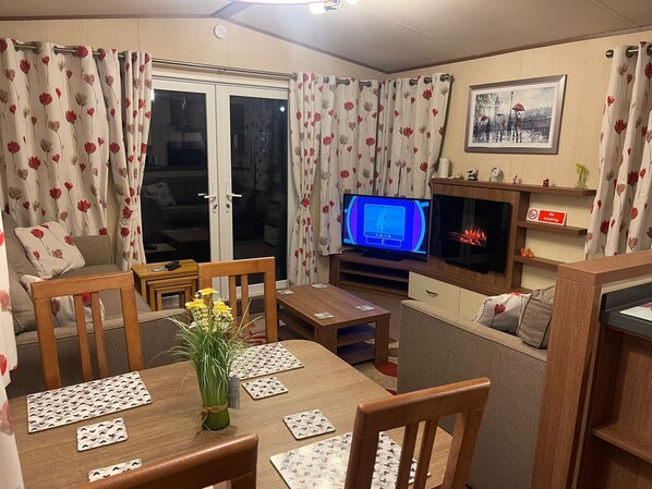Interior - 3 Bedroom Caravan (Grove 12) on Trecco Bay Holiday Park, Porthcawl (Porthcawl)