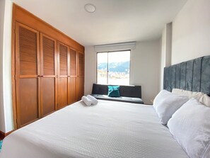 4 bedrooms, desk, free WiFi, bed sheets