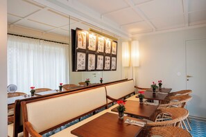 Komplett frokost hver dag (EUR 18 per person)