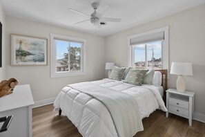 6 bedrooms, desk, iron/ironing board, free WiFi - NEW! Boat Ramp, Pool, Hot Tub (Virginia Beach)