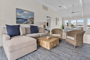 Smart TV - NEW! Boat Ramp, Pool, Hot Tub (Virginia Beach)