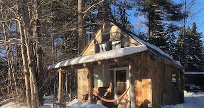 Cabin 7 min to Ski Stratton, Wood-Fired Sauna, Brook View, Woodstove, Dogs OK