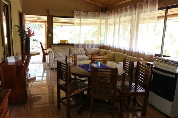 Casa de campo, baño privado, vistas al lago | Salón