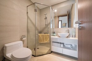Apartment, 2 Schlafzimmer | Badezimmer | Kostenlose Toilettenartikel, Haartrockner, Hausschuhe, Handtücher