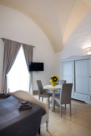 1 bedroom, free WiFi, bed sheets - The Windows on Porta Carrese - Room 2 (Matino)