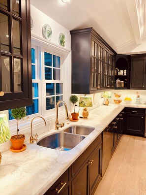 Microwave, oven, stovetop, dishwasher - Quiet Luxury in Marin County Summer Rental (Ross)