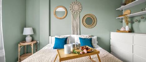 3 bedrooms, desk, iron/ironing board, free WiFi