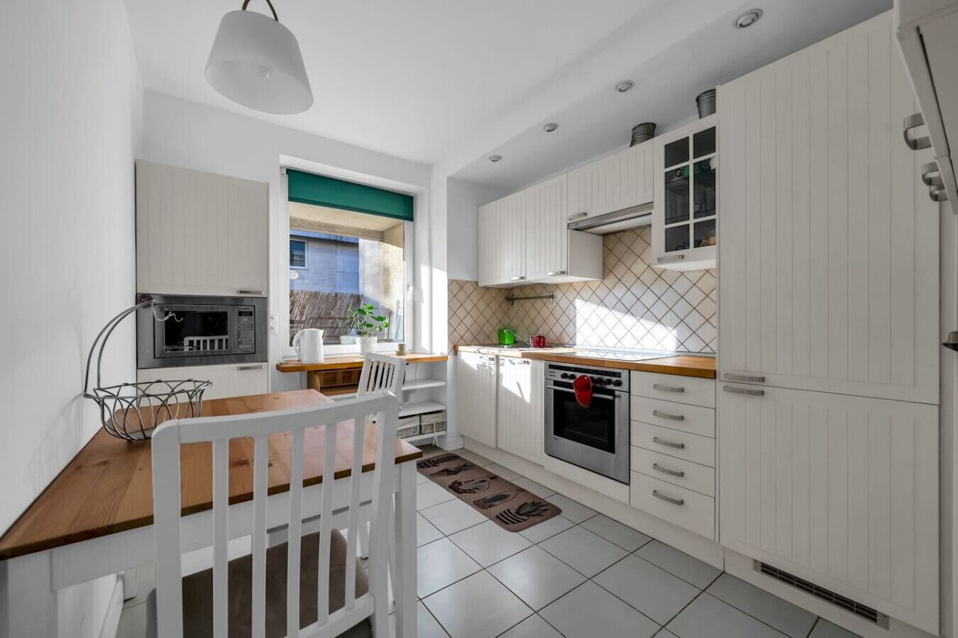 Refrigerador, horno, lavavajillas y cafetera y tetera 