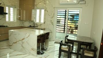 Fridge, microwave, stovetop, dishwasher