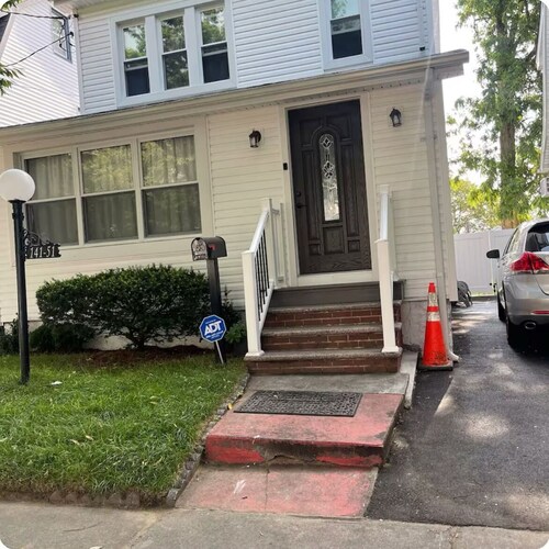 Charming 1-bedroom in a private house in Queens with AC, WiFi. Enjoy your stay