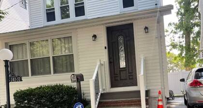 Charming 1-bedroom in a private house in Queens with AC, WiFi. Enjoy your stay