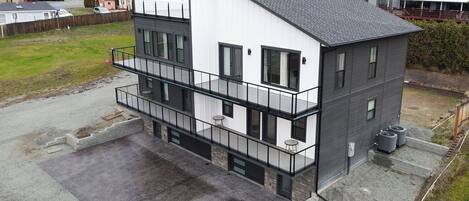 المنشأة من الخارج