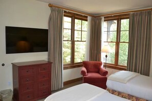 2 bedrooms, desk, free WiFi, bed sheets
