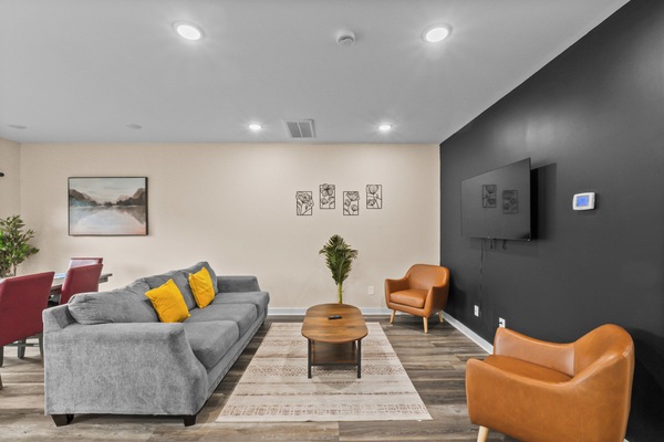 open lounge space, perfect for lounging and entertaining.