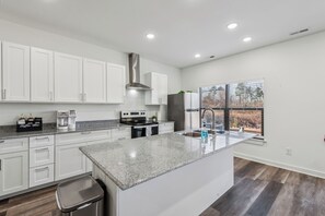 雪櫃、微波爐、焗爐、爐具