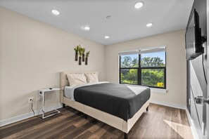 3 bedrooms, desk, iron/ironing board, travel cot - 3BR in Charlotte, 10 Min to Panthers Stadium Pet-Friendly (Charlotte)