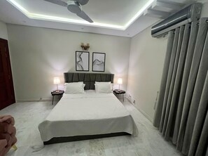 3 chambres, fer et planche à repasser, Wi-Fi, literie fournie