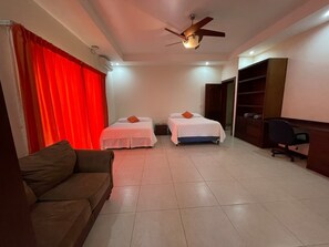 3 Schlafzimmer, Bügeleisen/Bügelbrett, WLAN, Bettwäsche