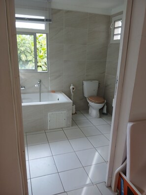 Towels, toilet paper - T3 garden level with all comforts (Le Gosier)