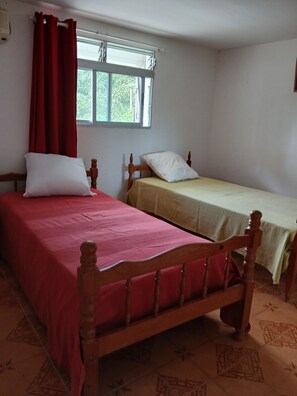 2 bedrooms, iron/ironing board, WiFi, bed sheets - T3 garden level with all comforts (Le Gosier)