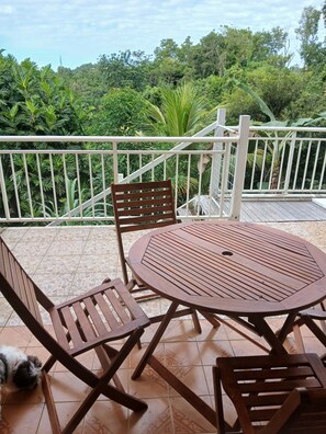 Outdoor dining - T3 garden level with all comforts (Le Gosier)