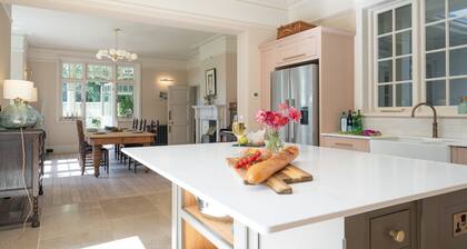 Windy Ridge - sleeps 16 guests in 6 bedrooms