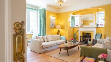 Foyer, table de ping-pong, livres