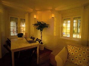 Dining - Charming Bairro Alto 2-Bedroom Escape (Lisboa)