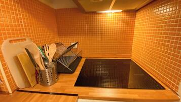 Fridge, oven, coffee/tea maker, electric kettle