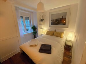 2 habitaciones, tabla de planchar con plancha y cuna de viaje 