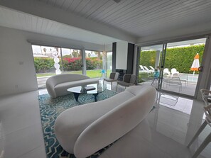 Smart TV, fireplace, offices, printers