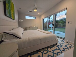 4 bedrooms, desk, iron/ironing board, travel cot