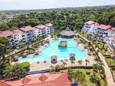 Serene Sosúa Retreat With the Biggest Pool in Sosua