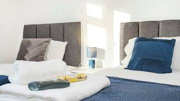 6 bedrooms, iron/ironing board, WiFi, bed sheets