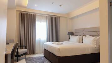 Junior Double Room, Non Smoking | Egyptian cotton sheets, premium bedding, in-room safe, desk