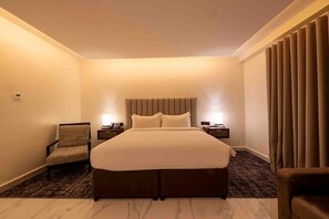 Club Double Room, 1 Queen Bed | Egyptian cotton sheets, premium bedding, in-room safe, desk - The Palms by Eagles Airport City (Accra)