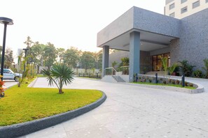 Exterior - Palms Airport city Formerly HolidayInn (Accra)