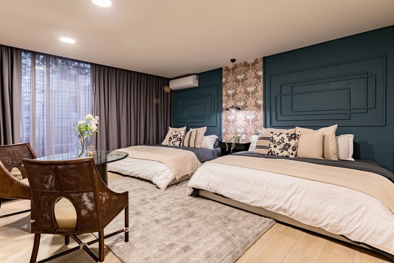 6 bedrooms, desk, iron/ironing board, WiFi