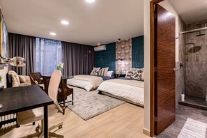 6 bedrooms, desk, iron/ironing board, WiFi