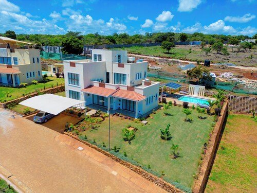 4-bedroom villa in enchanting Pazuri in Kilifi County with AC, WiFi