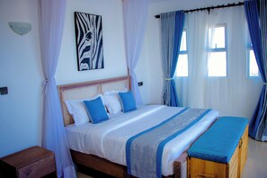 4 bedrooms, iron/ironing board, WiFi, bed sheets - 4-bedroom villa in enchanting Pazuri in Kilifi County with AC, WiFi (Kilifi County)